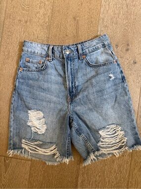 Women’s Divided H&M High Waisted Denim Bermuda Shorts Distressed Frayed Size 4